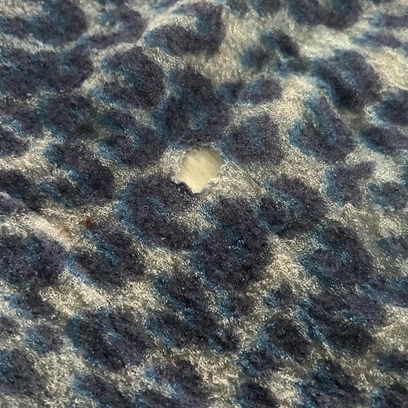 Louis Vuitton leopard scarf - Picture 13 of 15